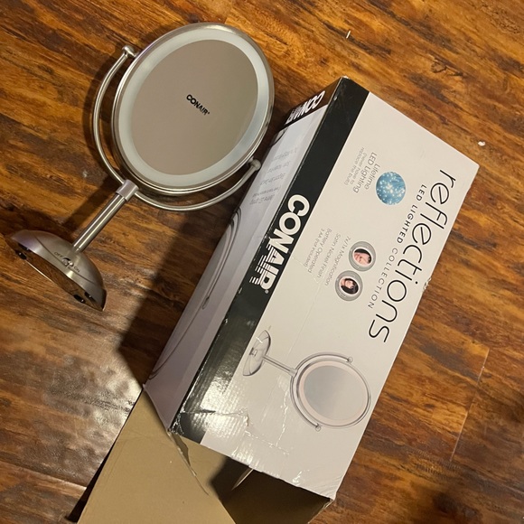 Conair Reflections LED lighted mirror - Picture 3 of 3